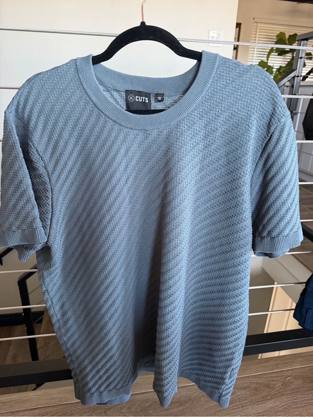 Cuts Clothing Men’s Textured Crewneck T-Shirt — Slate Blue